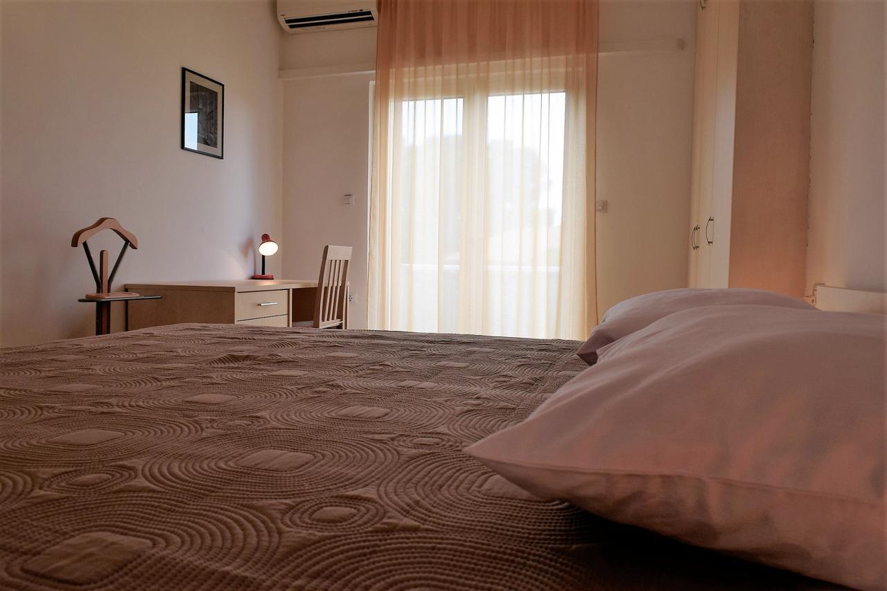 Sunnyy Beacch Apartments Banjol Luaran gambar